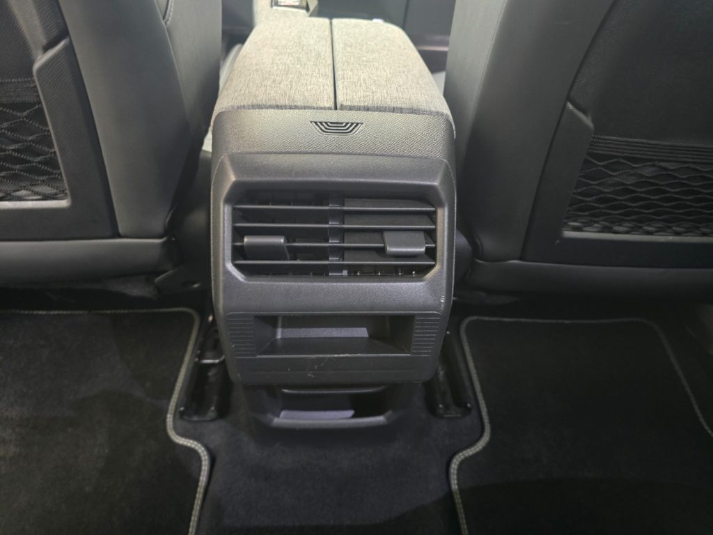 PEUGEOT 3008 Hybrid 136 e-DCS6 GT - 24