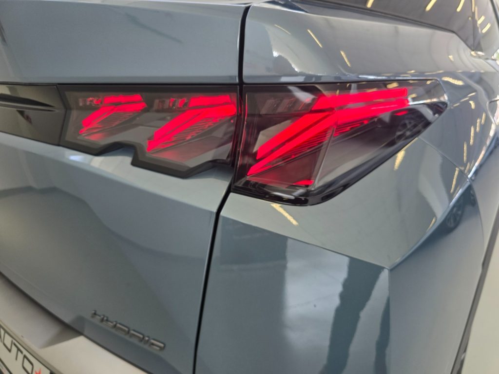 PEUGEOT 3008 Hybrid 136 e-DCS6 GT - 27