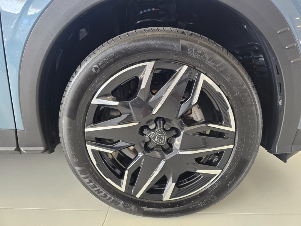 PEUGEOT 3008 Hybrid 136 e-DCS6 GT - 29