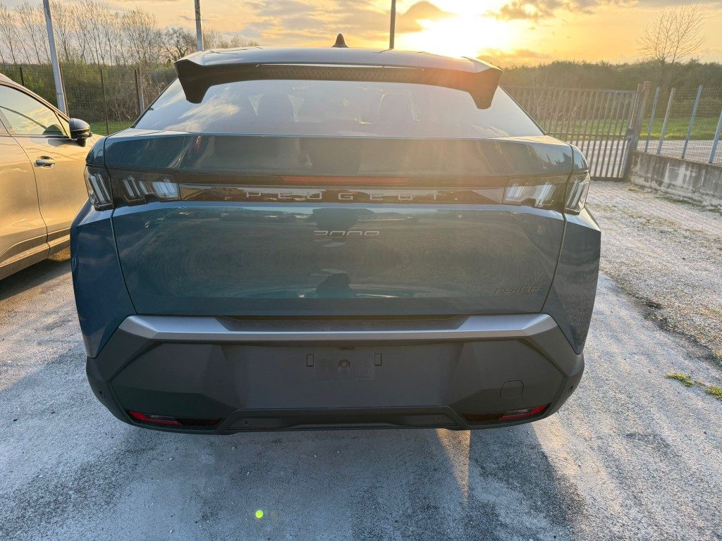 PEUGEOT 3008 Hybrid 145 e-DCS6 Allure - 4