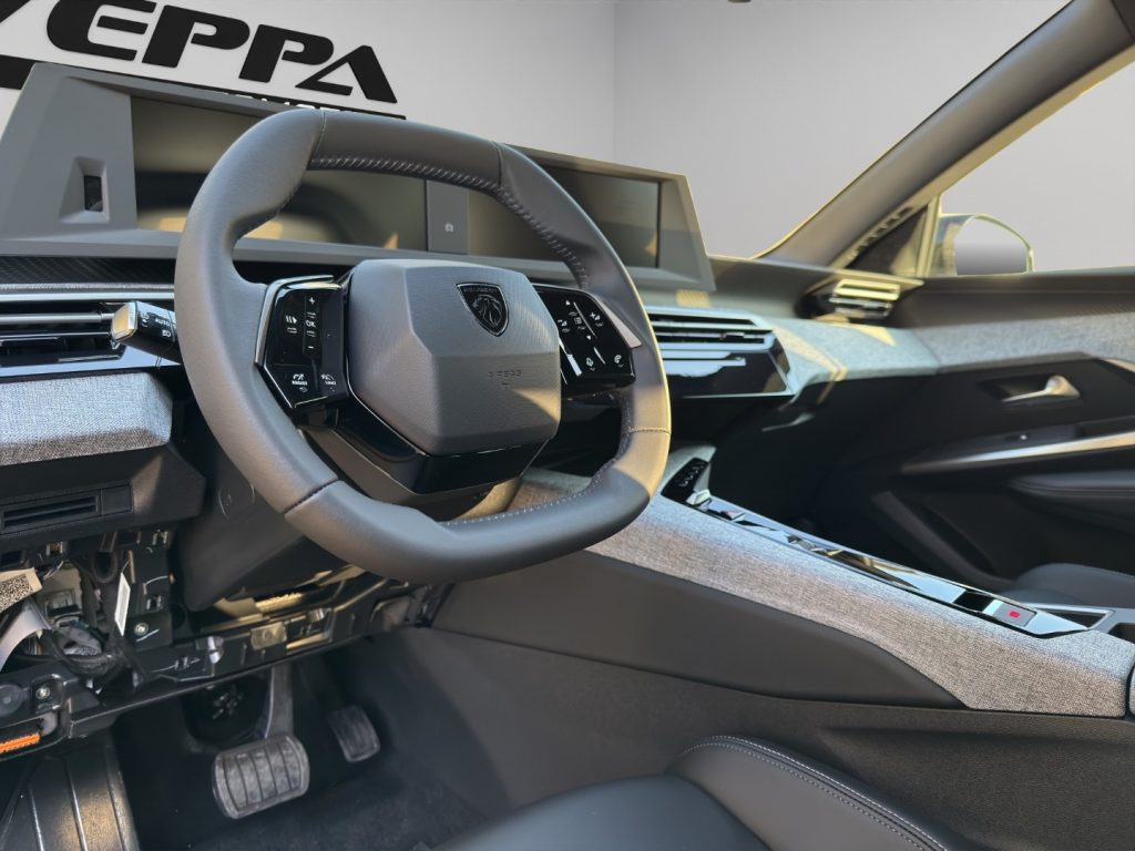 PEUGEOT 3008 Hybrid 145 e-DCS6 Allure - 9