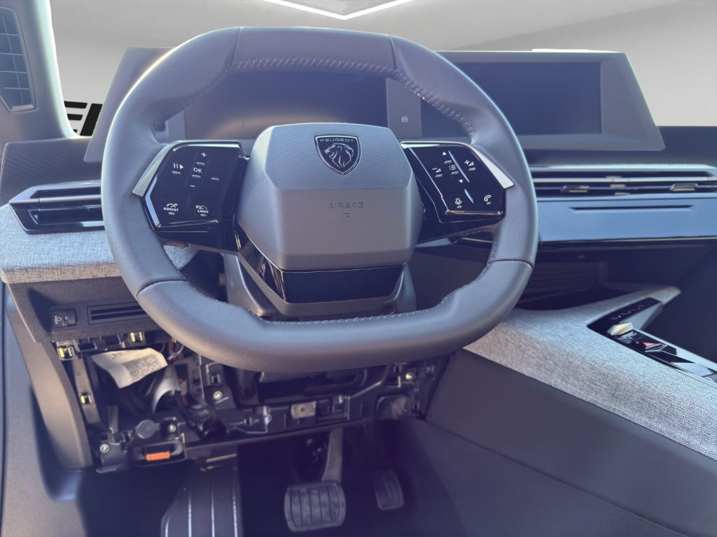 PEUGEOT 3008 Hybrid 145 e-DCS6 Allure - 10