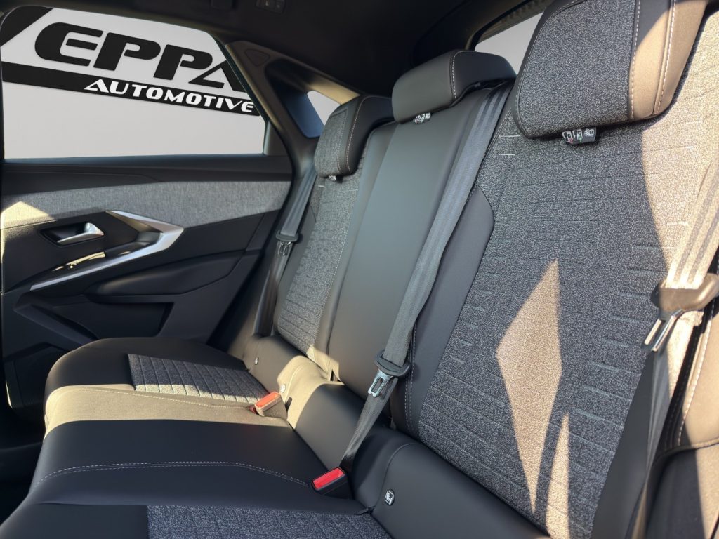 PEUGEOT 3008 Hybrid 145 e-DCS6 Allure - 13