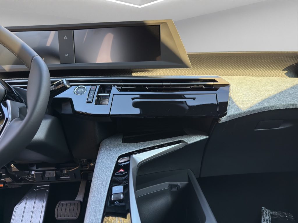 PEUGEOT 3008 Hybrid 145 e-DCS6 Allure - 15