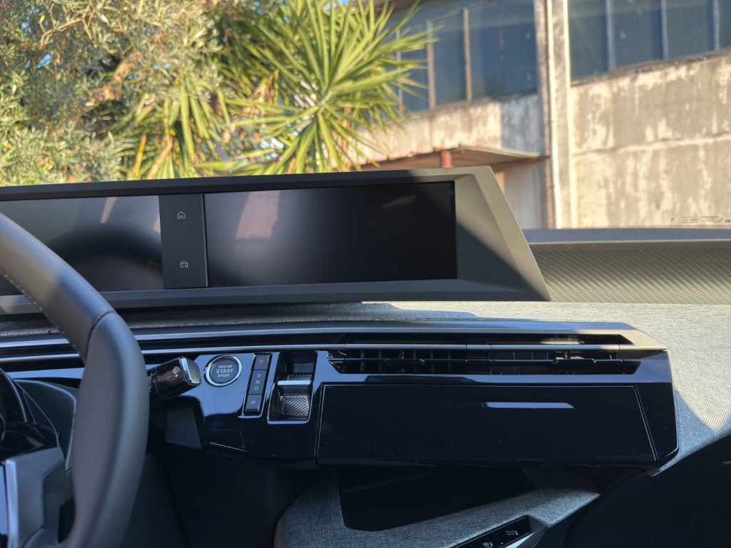 PEUGEOT 3008 Hybrid 145 e-DCS6 Allure - 16