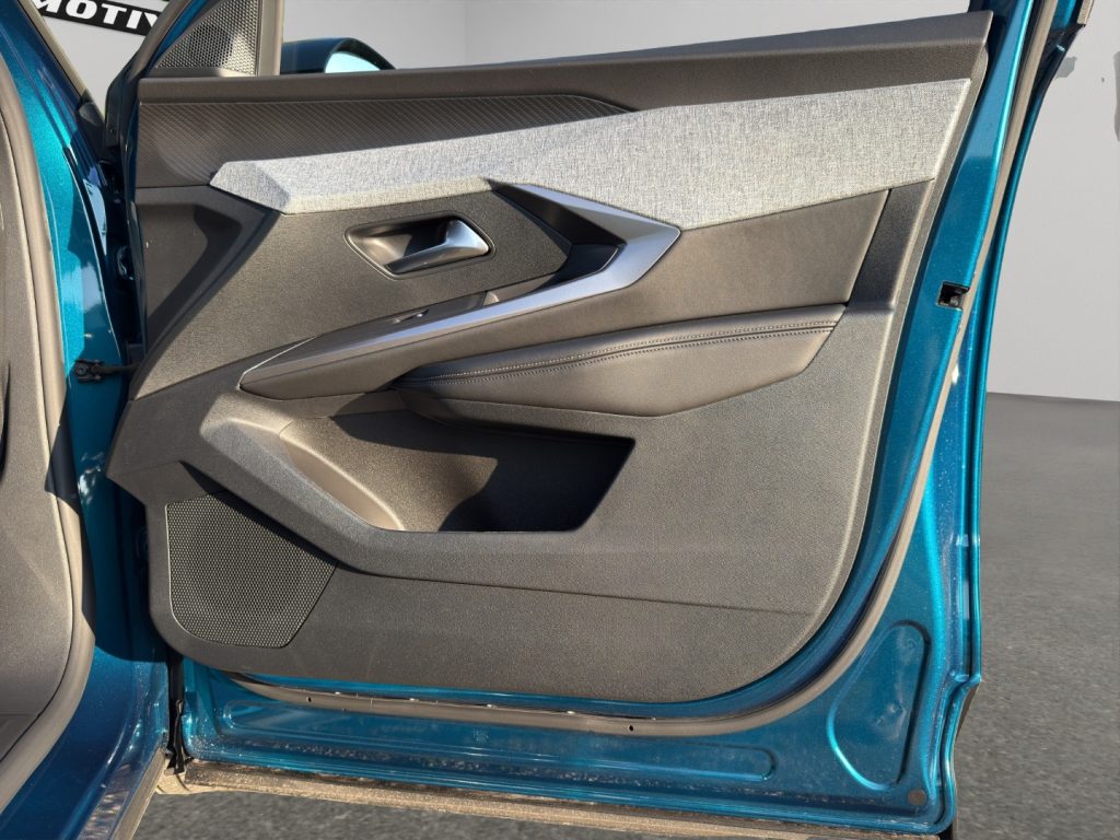 PEUGEOT 3008 Hybrid 145 e-DCS6 Allure - 17