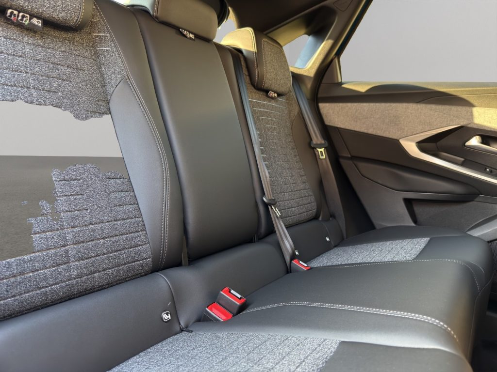 PEUGEOT 3008 Hybrid 145 e-DCS6 Allure - 19