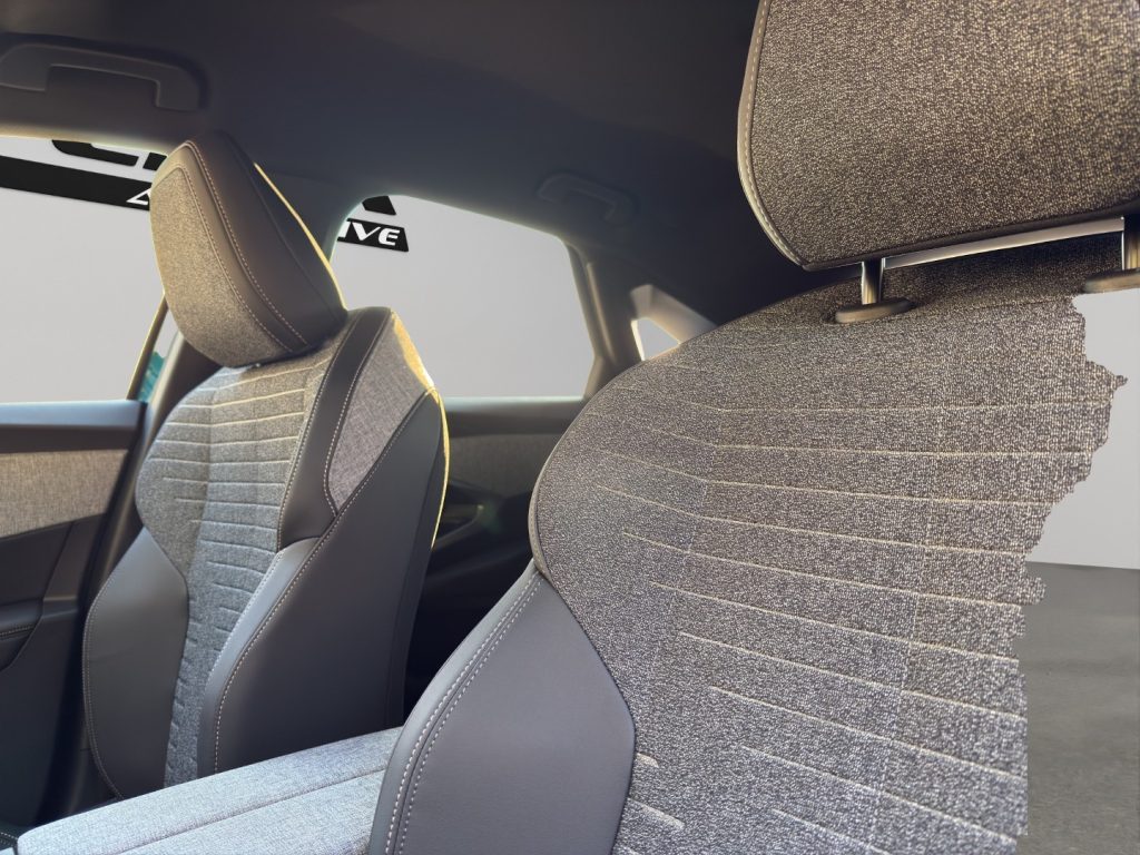 PEUGEOT 3008 Hybrid 145 e-DCS6 Allure - 26