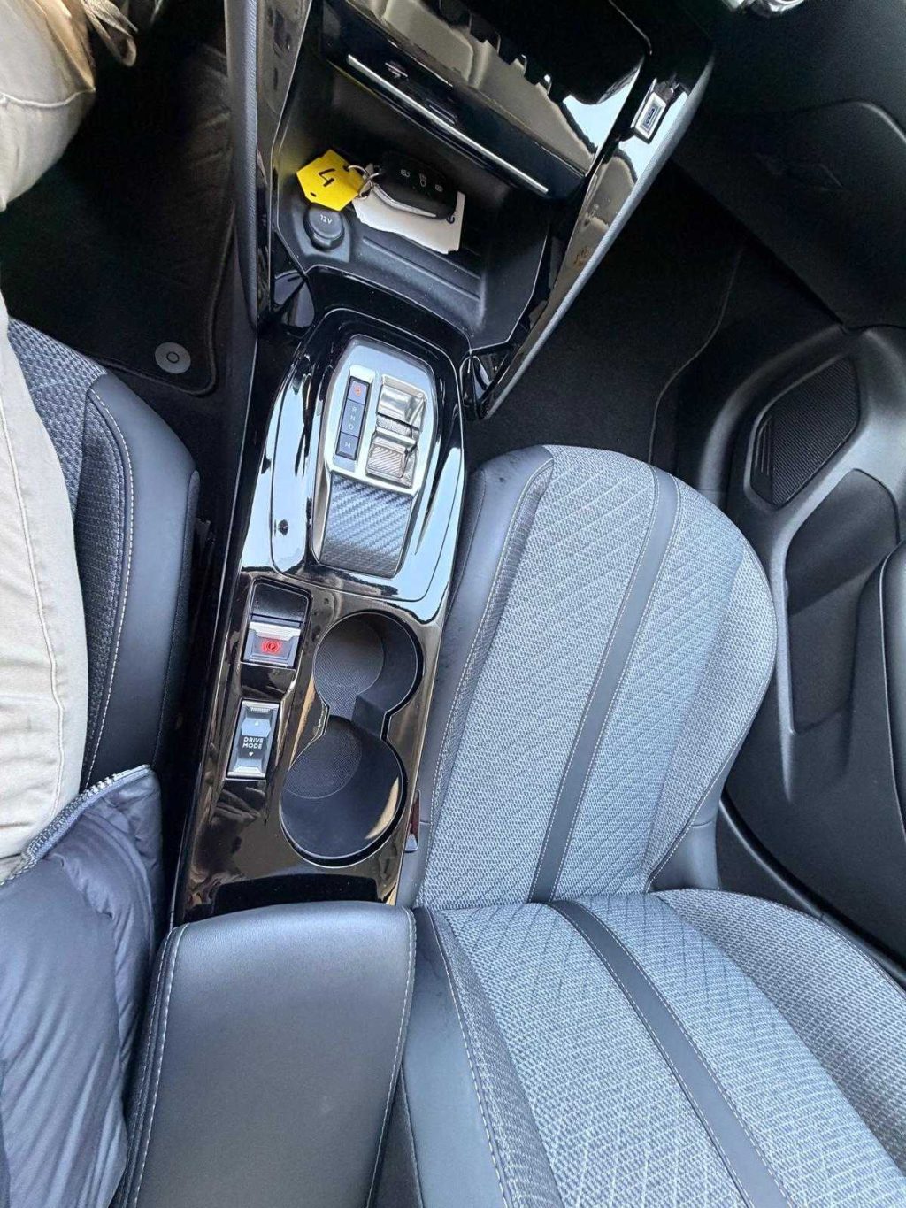 PEUGEOT 208 Hybrid 145 e-DCS6 Allure - 15