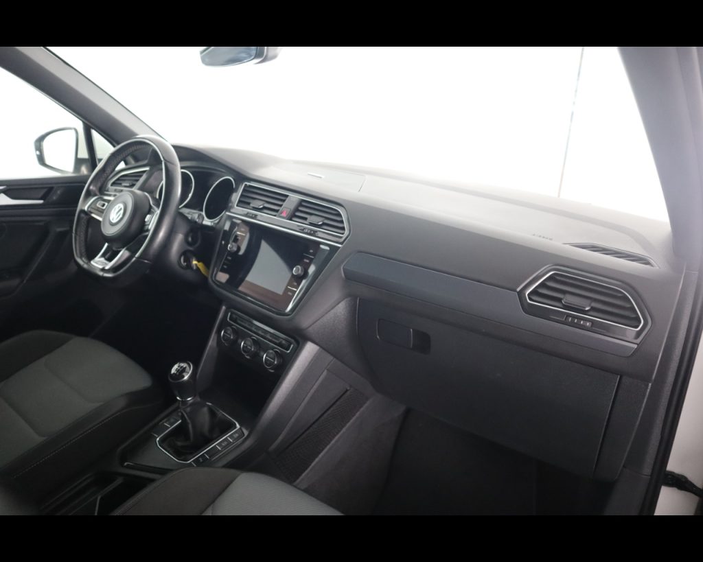 VOLKSWAGEN Tiguan 1.5 tsi Sport 130cv R-LINE - 16