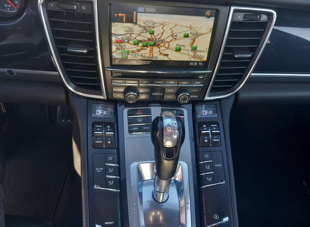 PORSCHE Panamera 3.0 300cv - 9