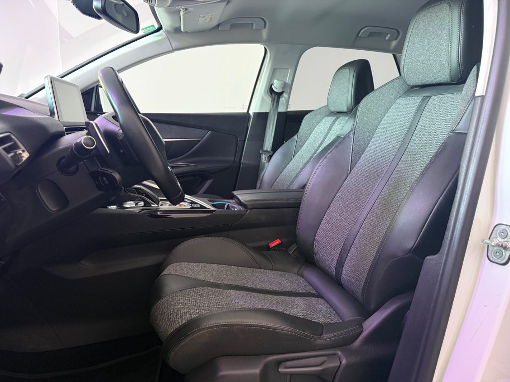 PEUGEOT 3008 PureTech Turbo 130 S&S Allure - 4