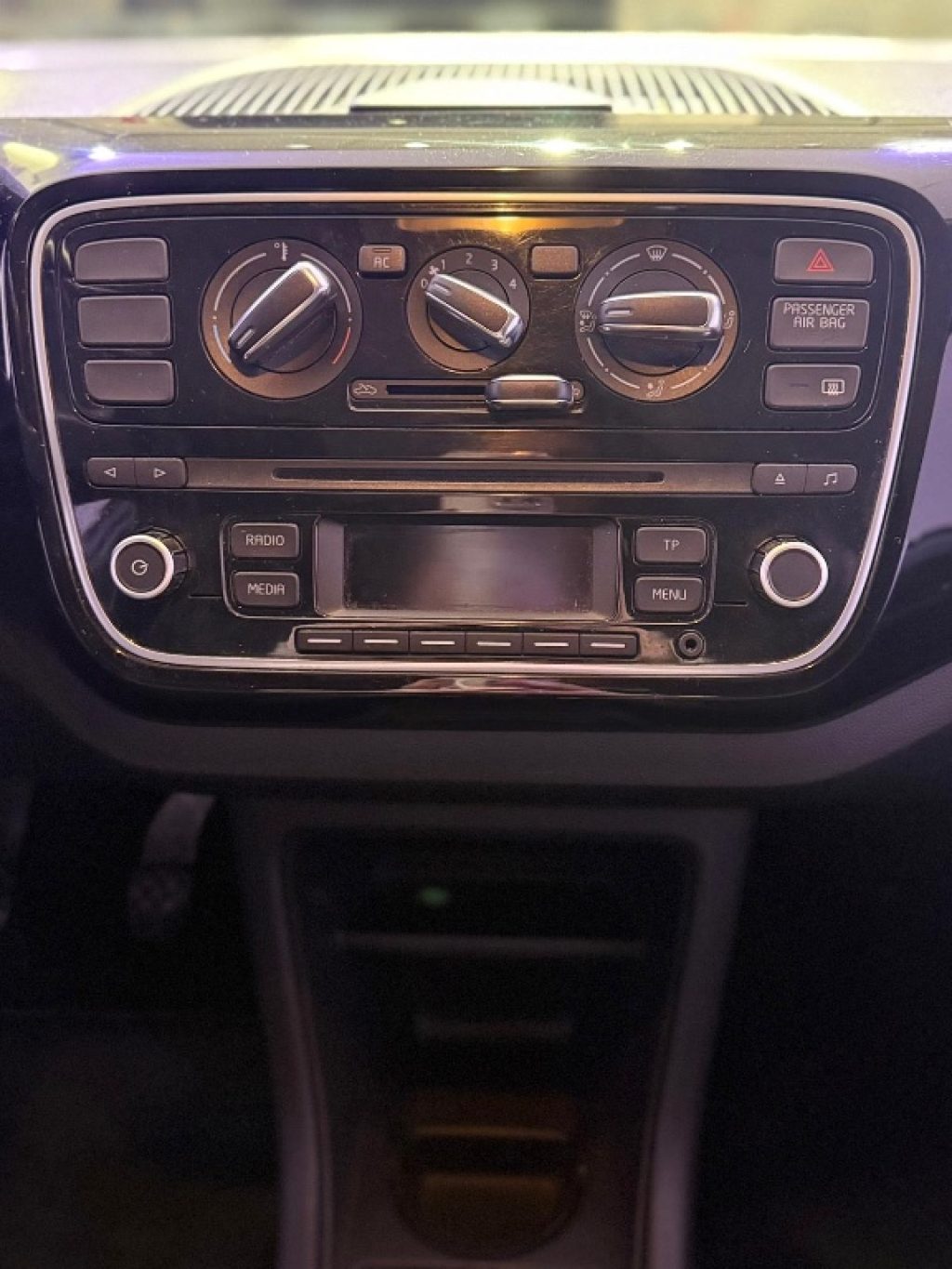 VOLKSWAGEN up! 1.0 75 CV 3 porte high up! - 4