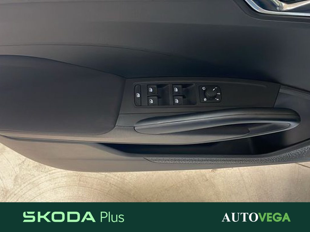 SKODA Fabia 1.0 tsi young edition 95cv - 17