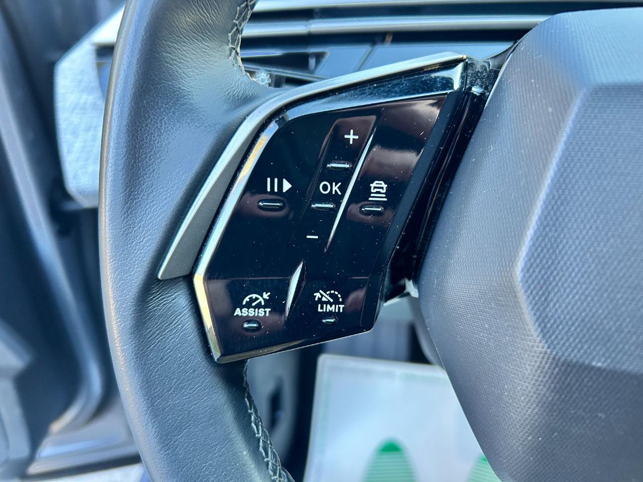 PEUGEOT 3008 Hybrid 145 e-DCS6 Allure - 12