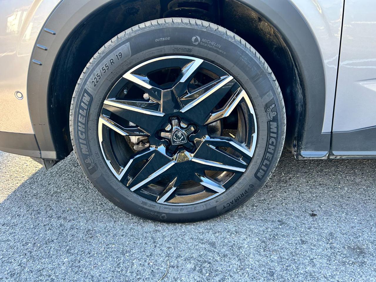 PEUGEOT 3008 Hybrid 145 e-DCS6 Allure - 4