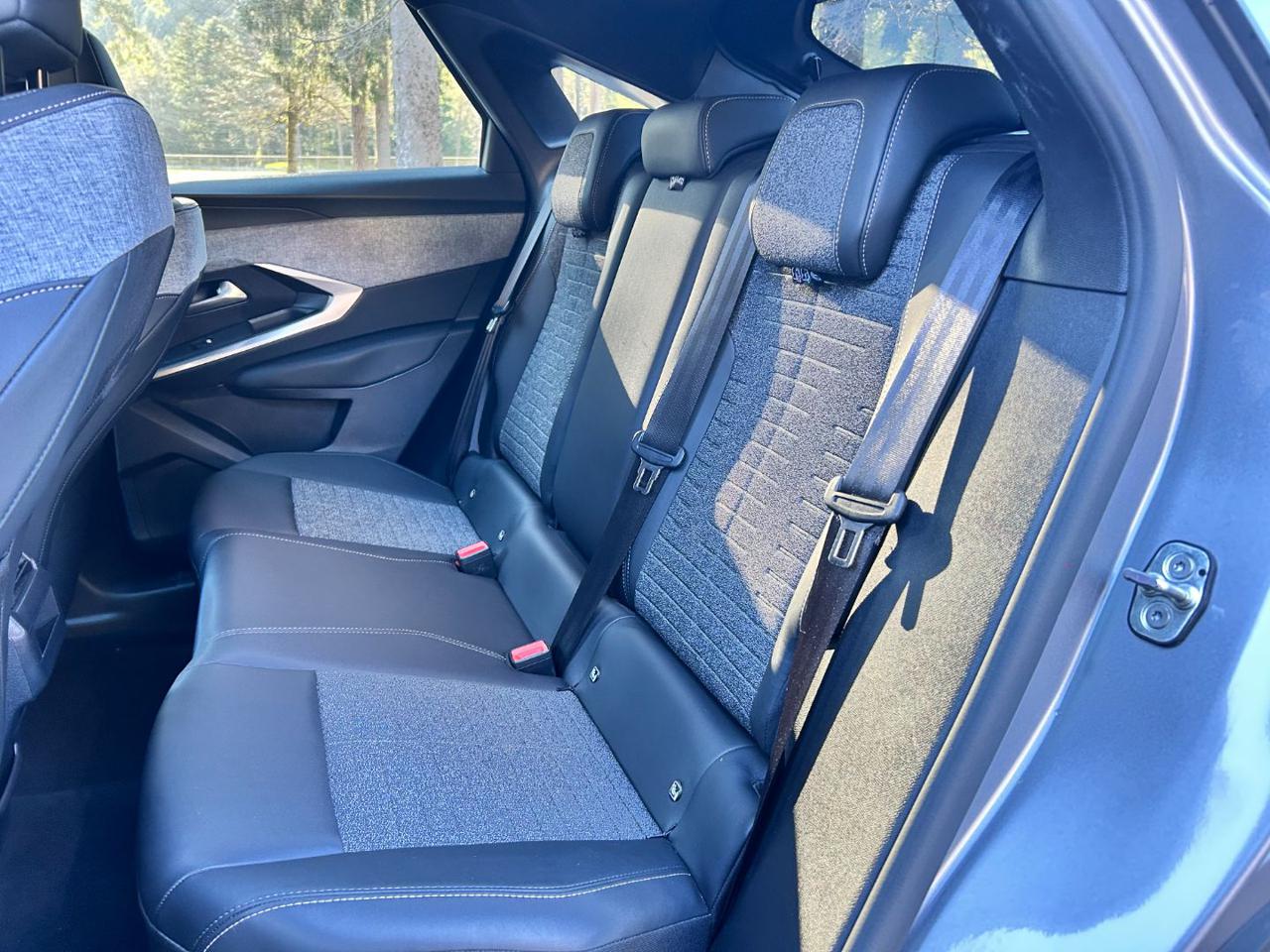 PEUGEOT 3008 Hybrid 145 e-DCS6 Allure - 10