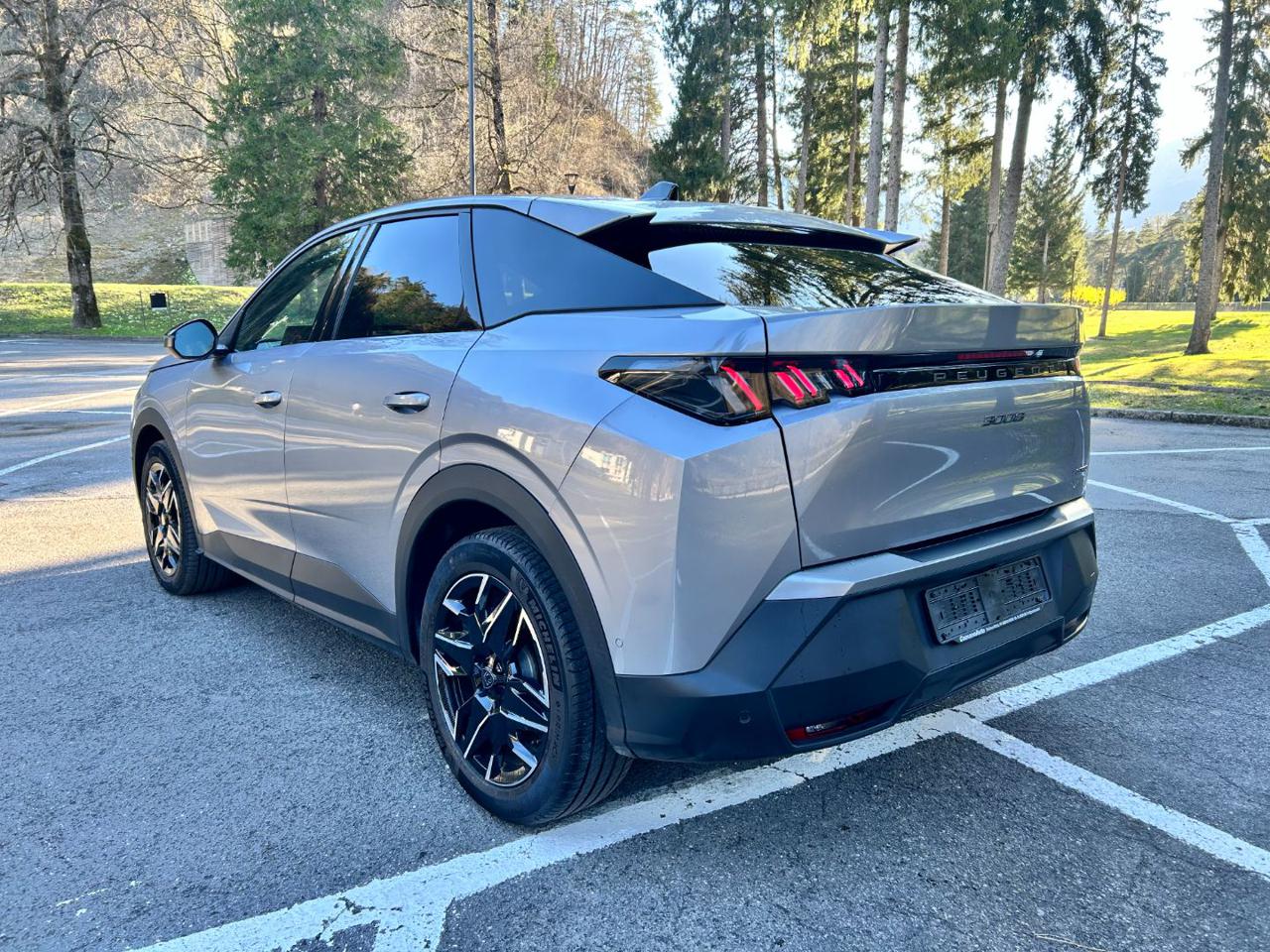 PEUGEOT 3008 Hybrid 145 e-DCS6 Allure - 5