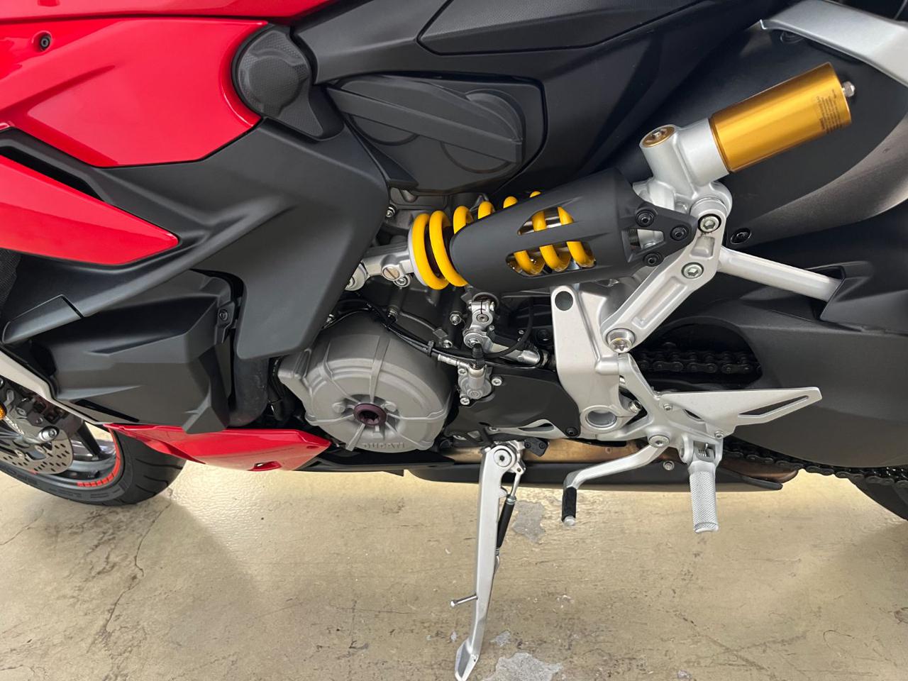 DUCATI Streetfighter V2 RED - 8