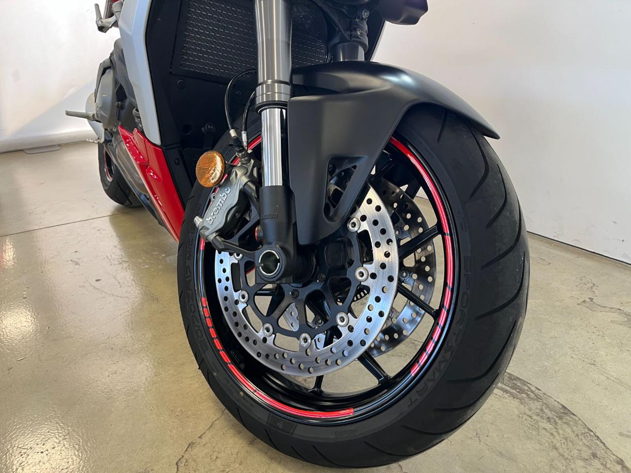 DUCATI Streetfighter V2 RED - 4