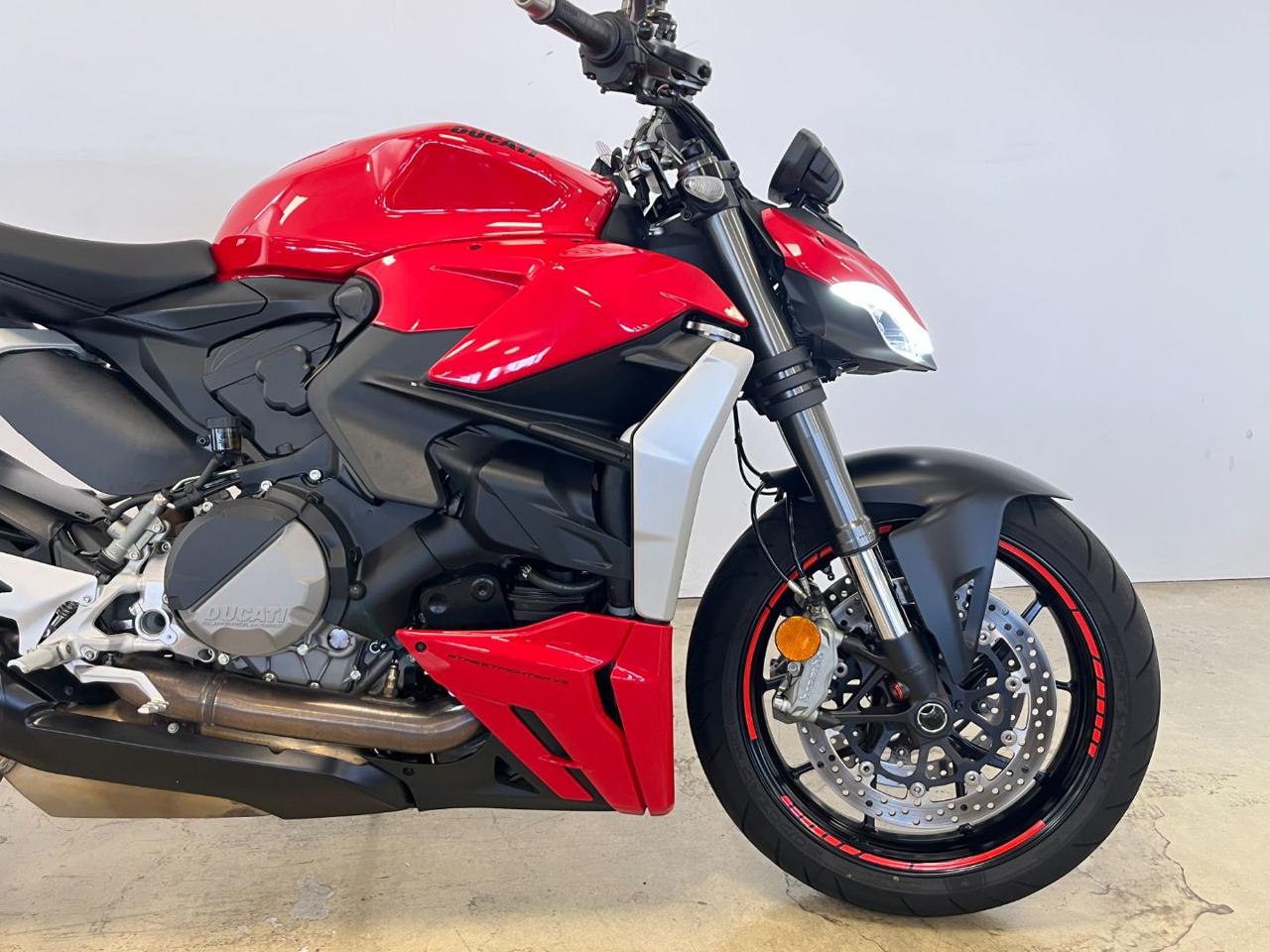 DUCATI Streetfighter V2 RED - 5