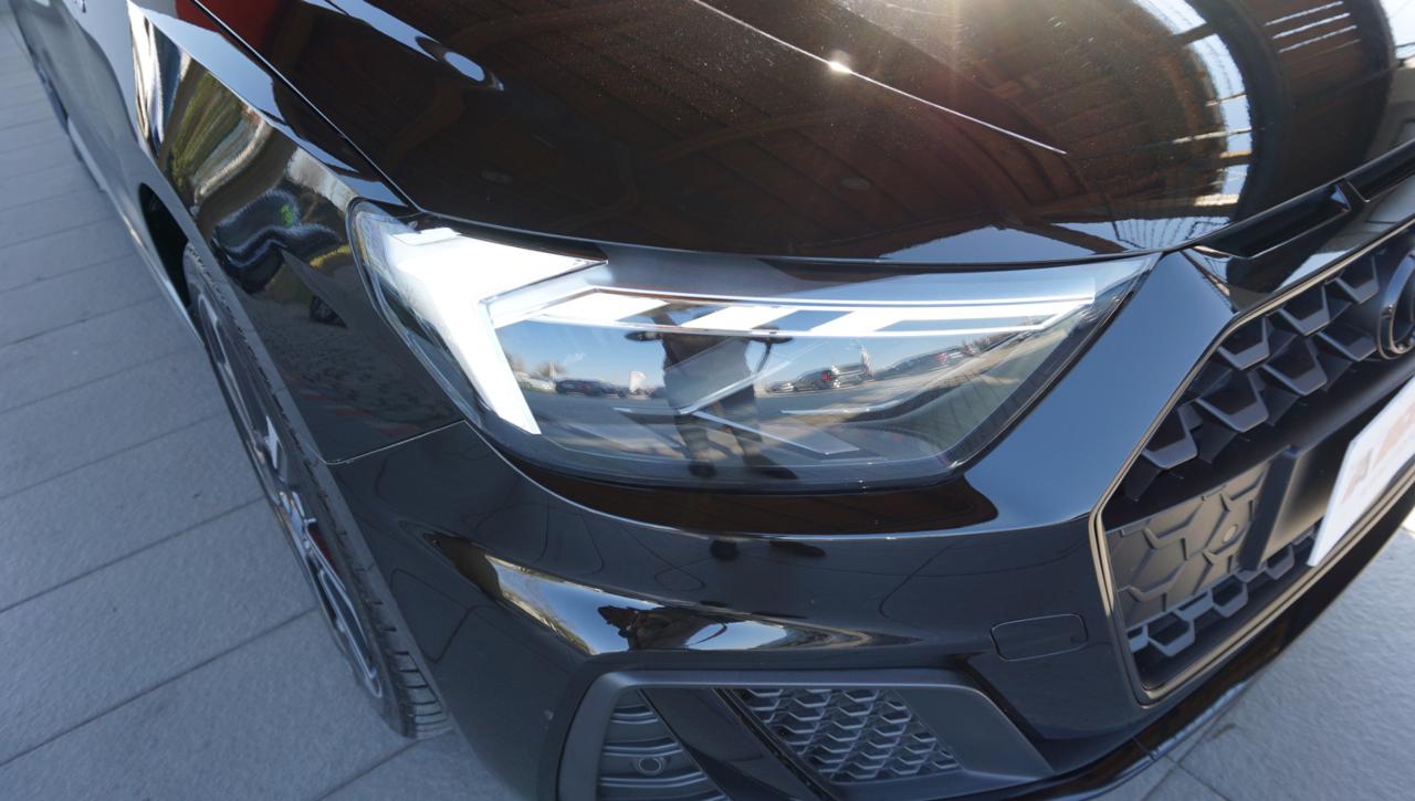 AUDI A1 SPB 30 TFSI S-Tronic Identity Black - 9