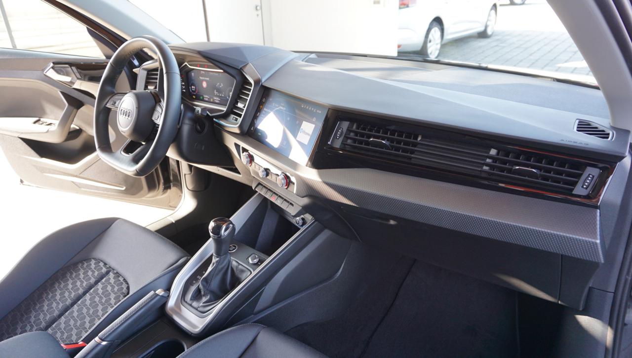 AUDI A1 SPB 30 TFSI S-Tronic Identity Black - 34