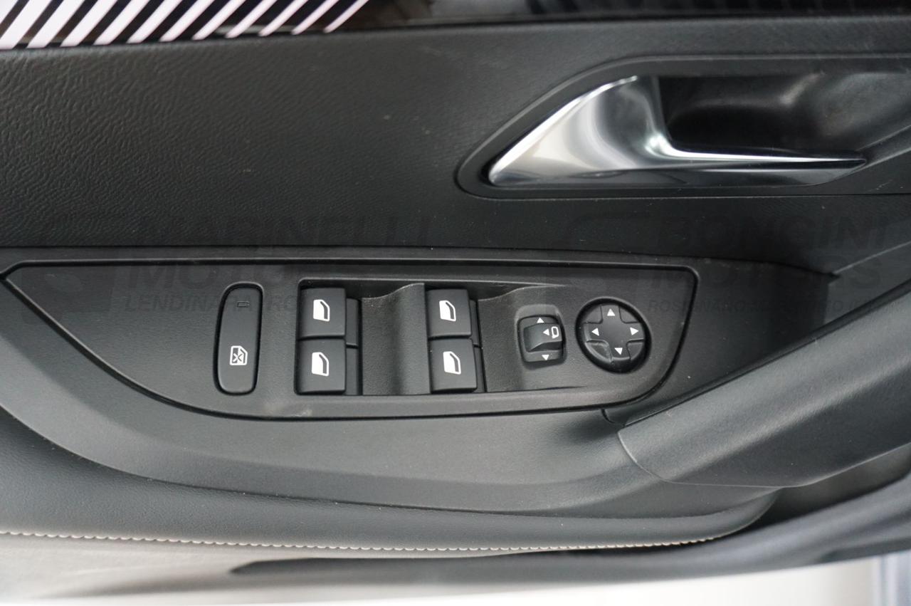 PEUGEOT 2008 1.2 PURETECH 100CV ALLURE - 19