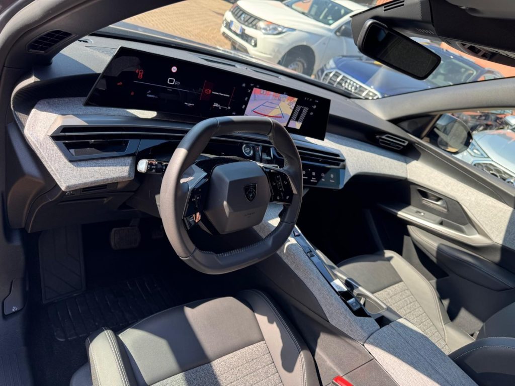 PEUGEOT 3008 Hybrid 145 e-DCS6 ALLURE + CERCHI 19 - 12