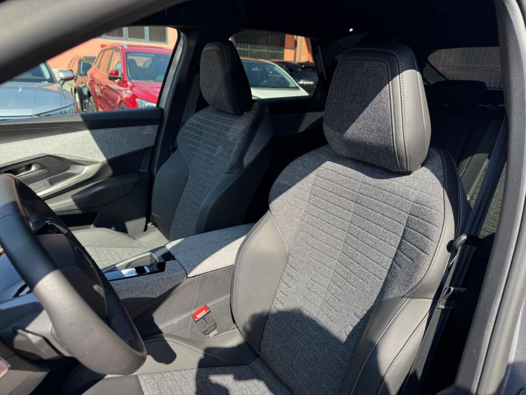 PEUGEOT 3008 Hybrid 145 e-DCS6 ALLURE + CERCHI 19 - 13