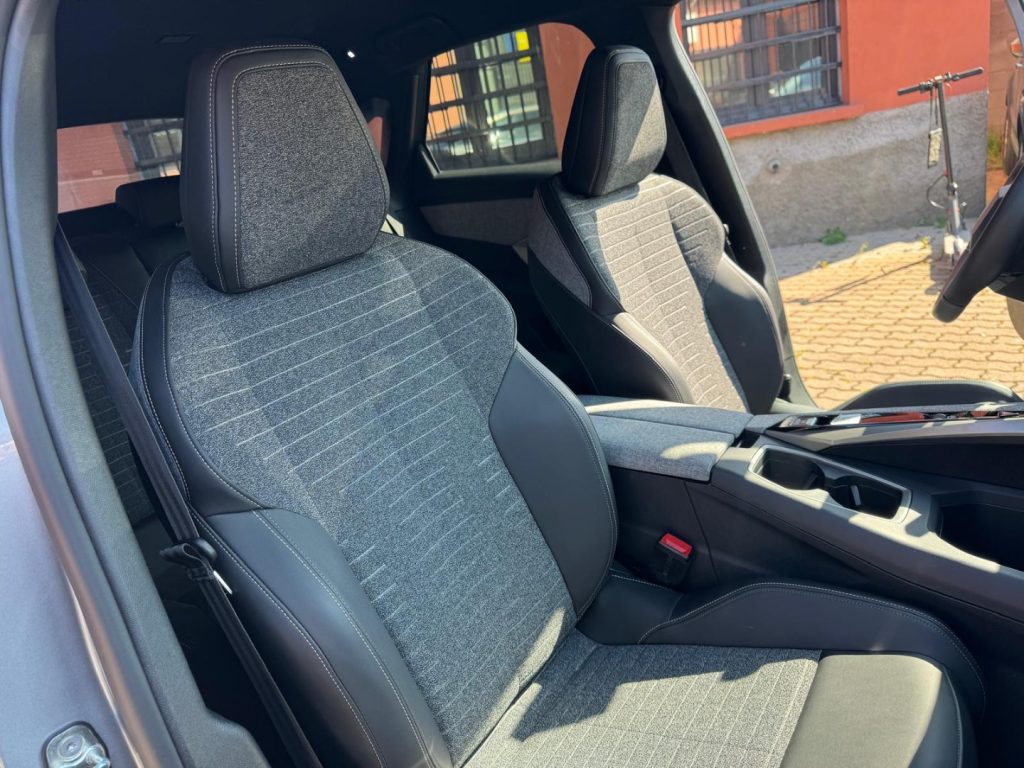 PEUGEOT 3008 Hybrid 145 e-DCS6 ALLURE + CERCHI 19 - 19