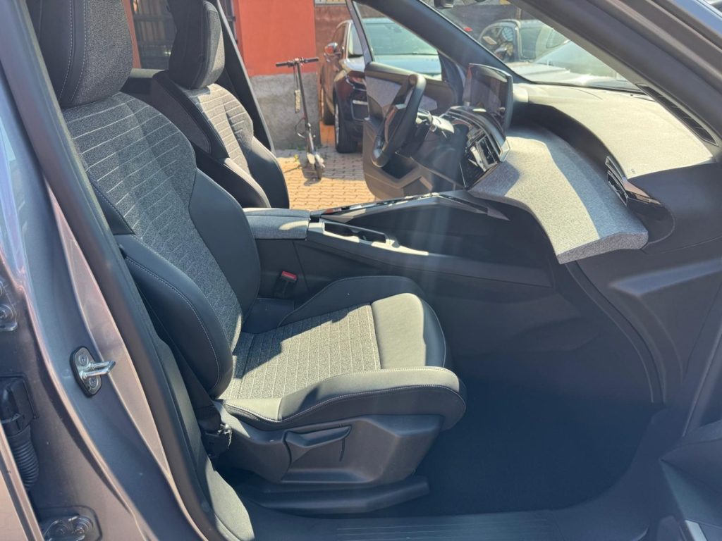 PEUGEOT 3008 Hybrid 145 e-DCS6 ALLURE + CERCHI 19 - 20