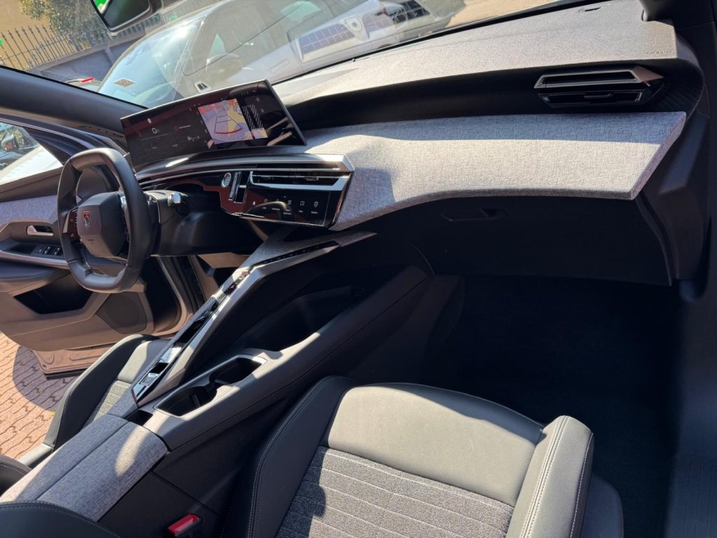 PEUGEOT 3008 Hybrid 145 e-DCS6 ALLURE + CERCHI 19 - 21