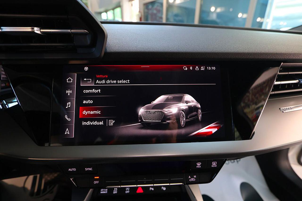 AUDI A3 30 TFSI Sedan S-Tronic S-Line - 26