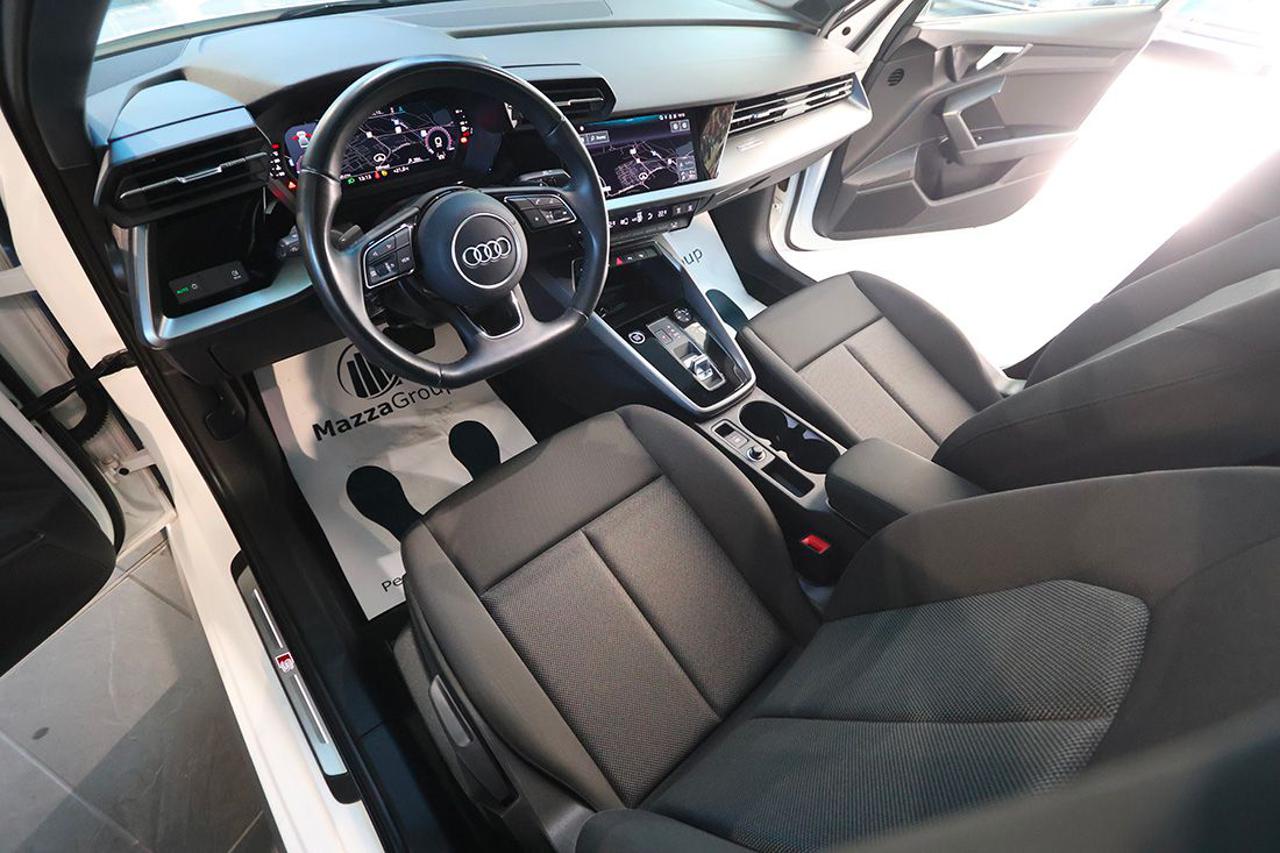 AUDI A3 30 TFSI Sedan S-Tronic S-Line - 13