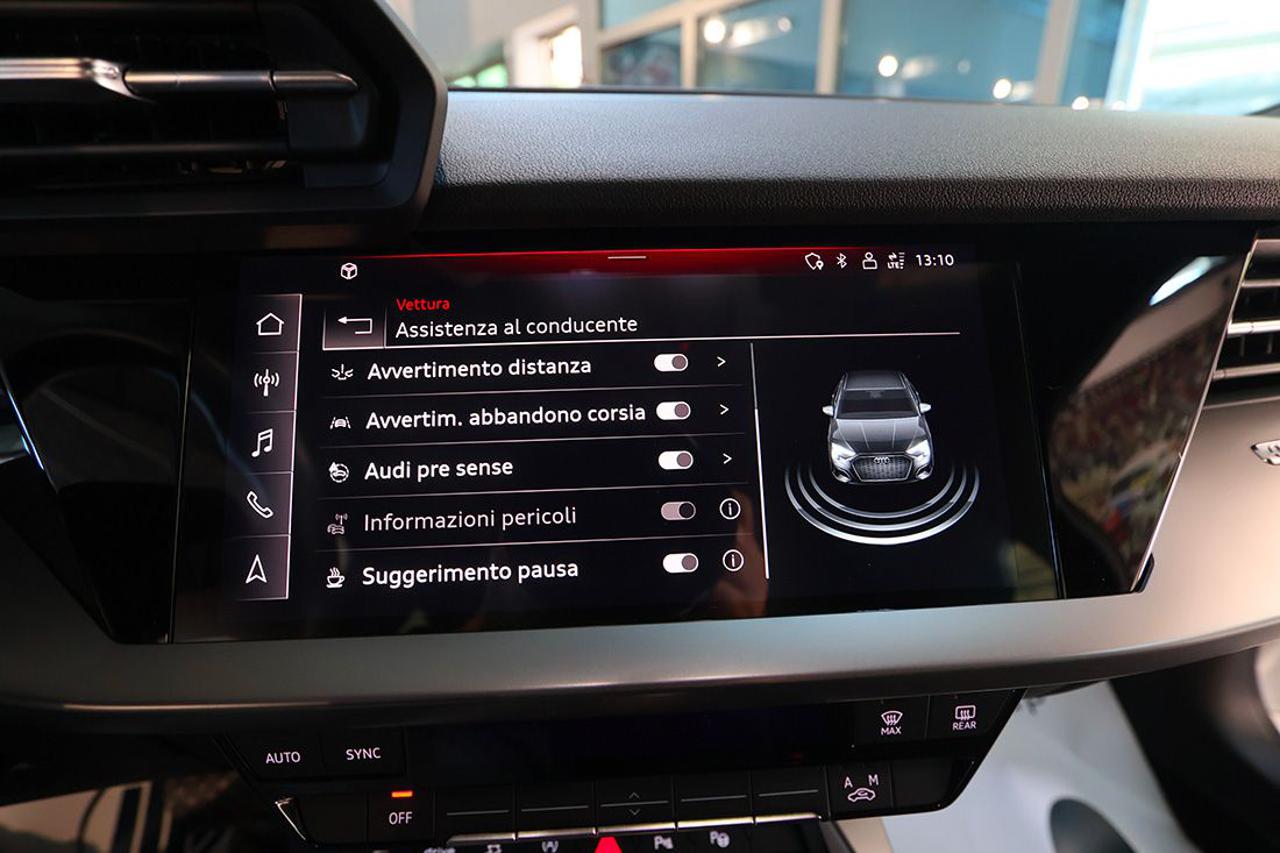 AUDI A3 30 TFSI Sedan S-Tronic S-Line - 28