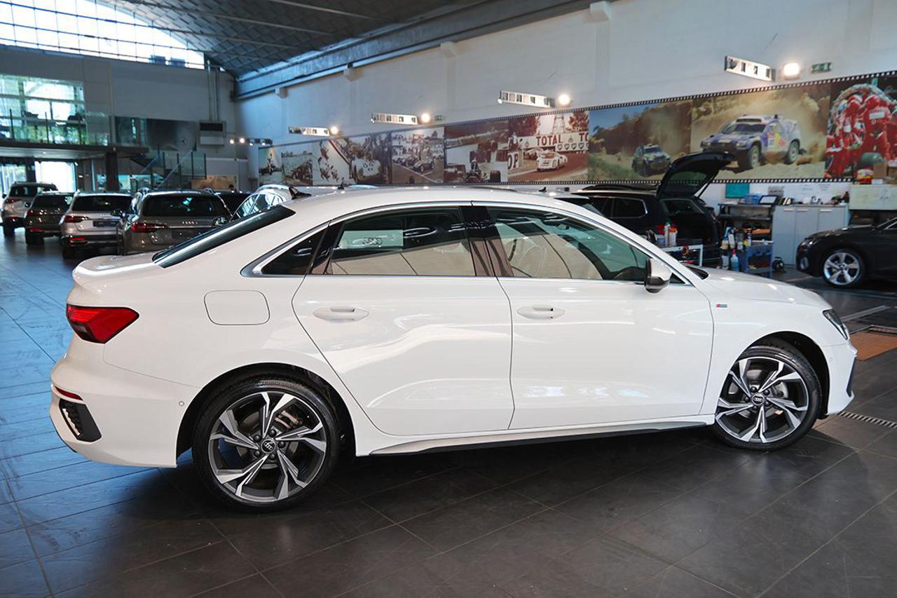 AUDI A3 30 TFSI Sedan S-Tronic S-Line - 10