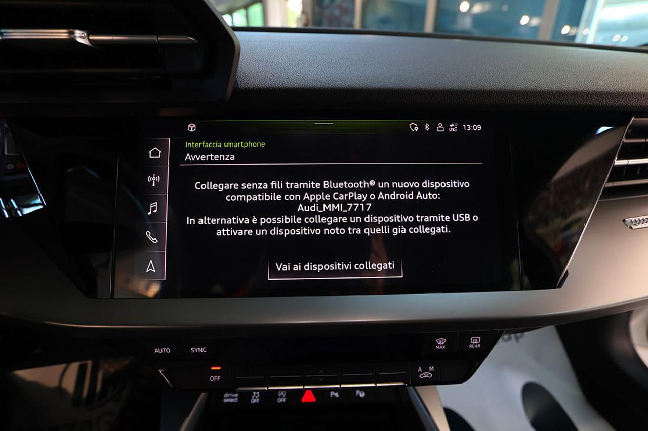 AUDI A3 30 TFSI Sedan S-Tronic S-Line - 25