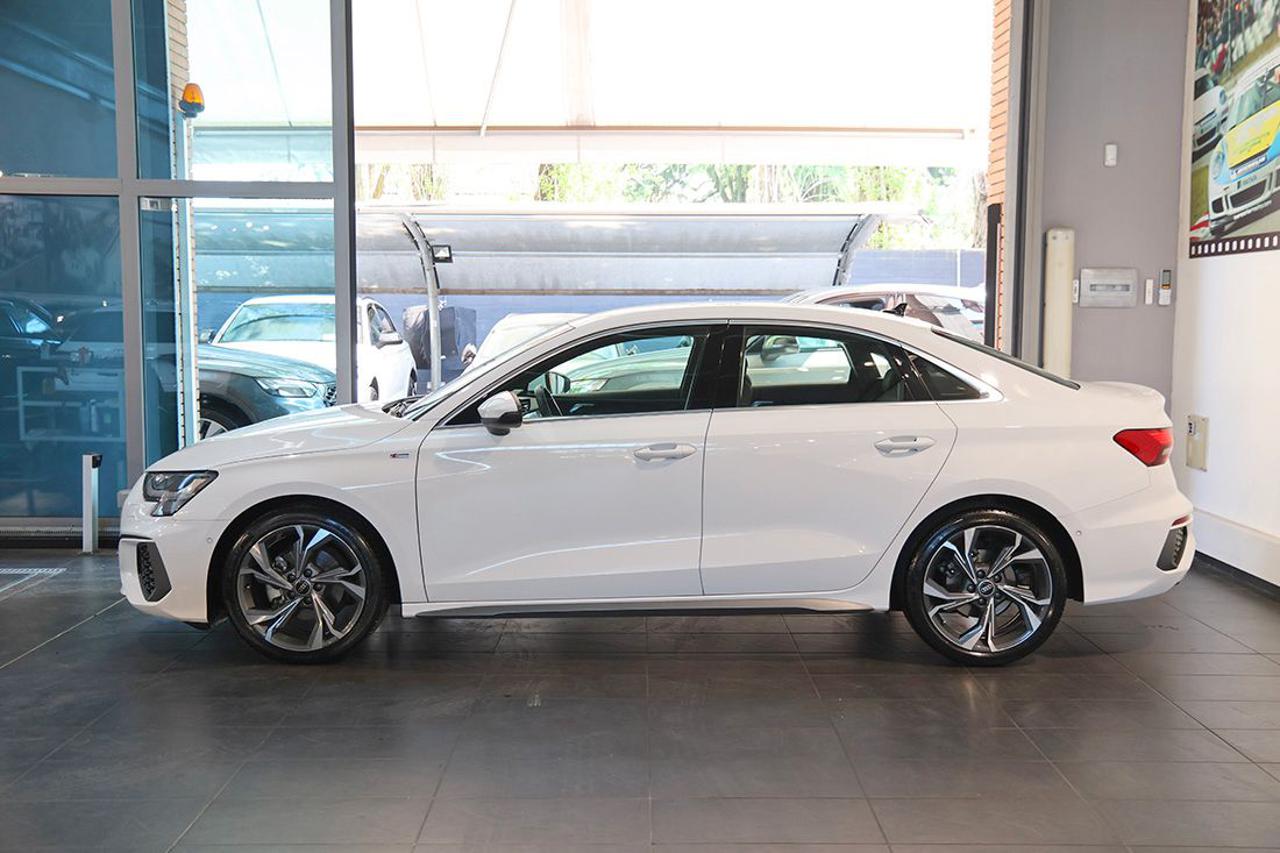 AUDI A3 30 TFSI Sedan S-Tronic S-Line - 3