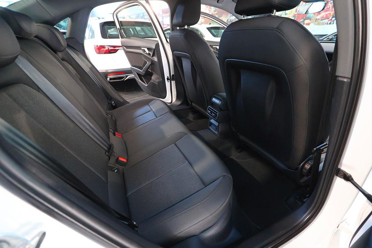 AUDI A3 30 TFSI Sedan S-Tronic S-Line - 18