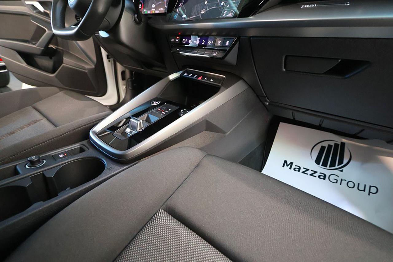 AUDI A3 30 TFSI Sedan S-Tronic S-Line - 33