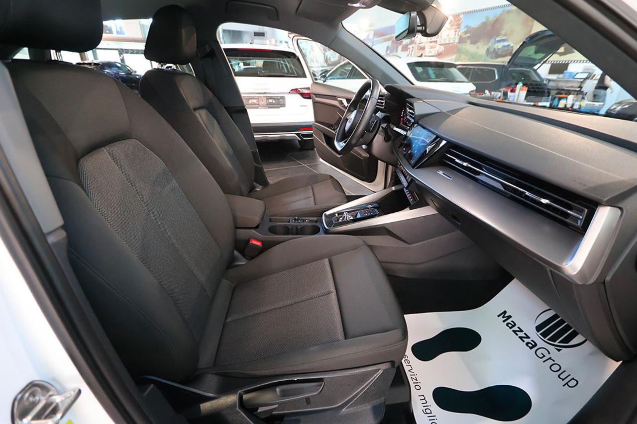 AUDI A3 30 TFSI Sedan S-Tronic S-Line - 36