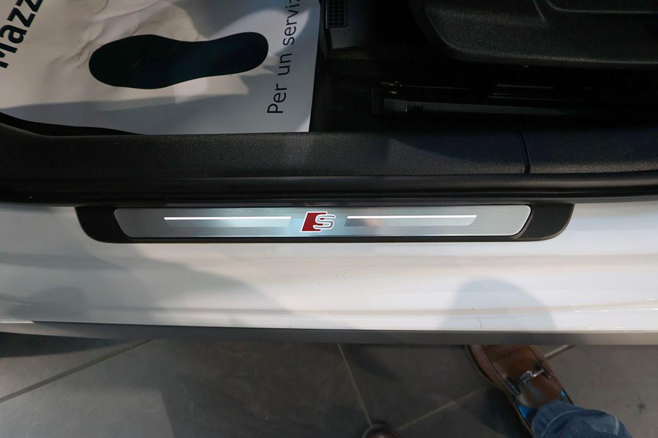 AUDI A3 30 TFSI Sedan S-Tronic S-Line - 35