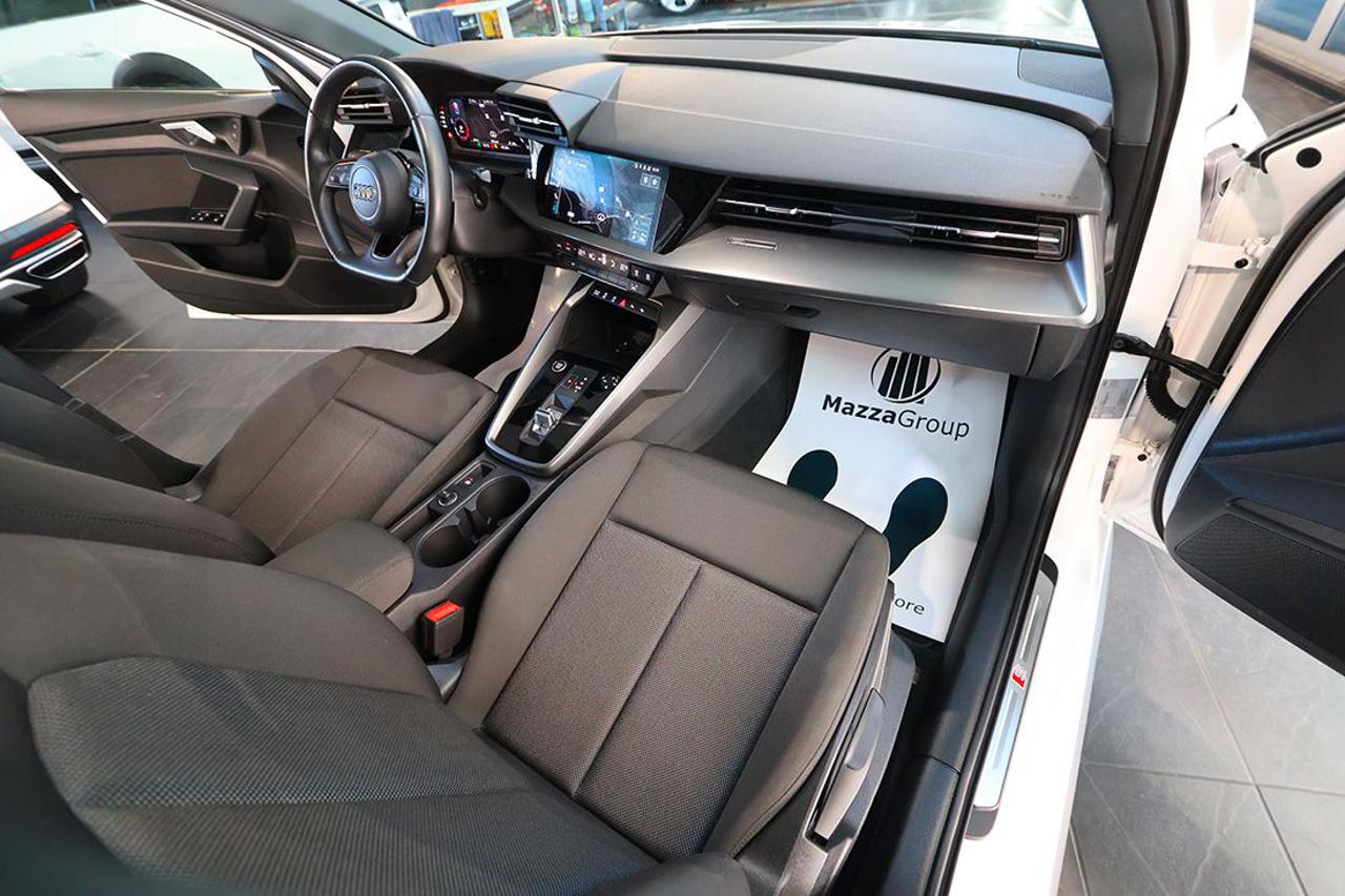 AUDI A3 30 TFSI Sedan S-Tronic S-Line - 15