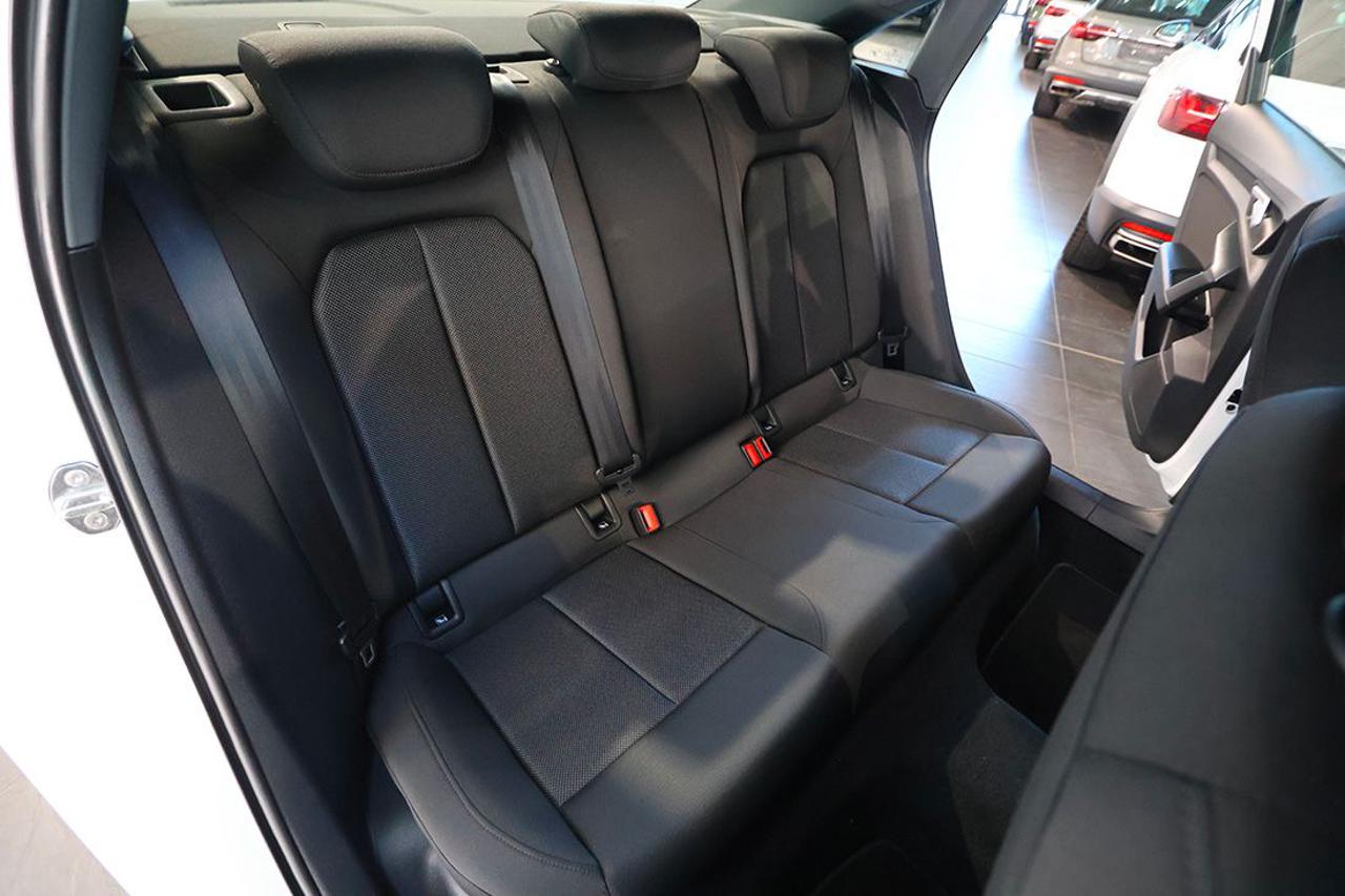 AUDI A3 30 TFSI Sedan S-Tronic S-Line - 19