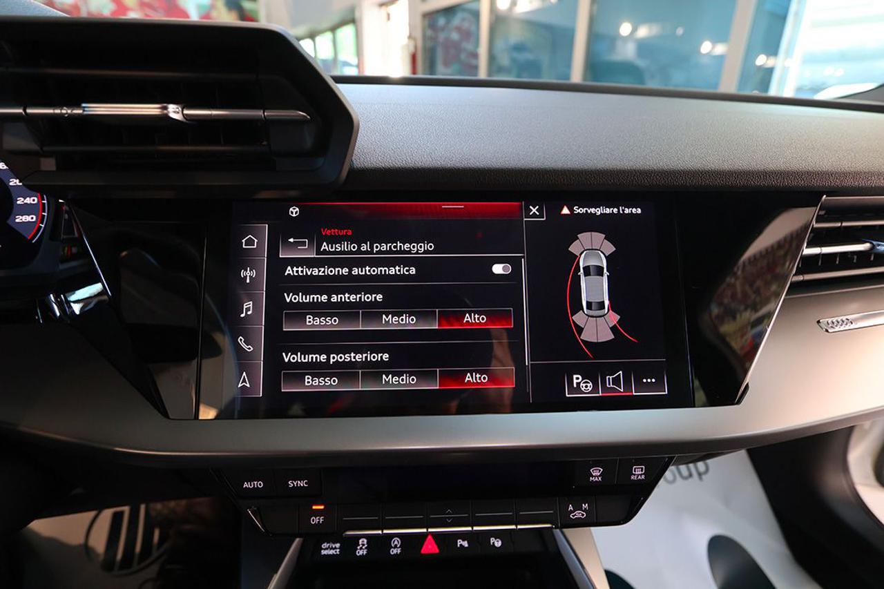 AUDI A3 30 TFSI Sedan S-Tronic S-Line - 24