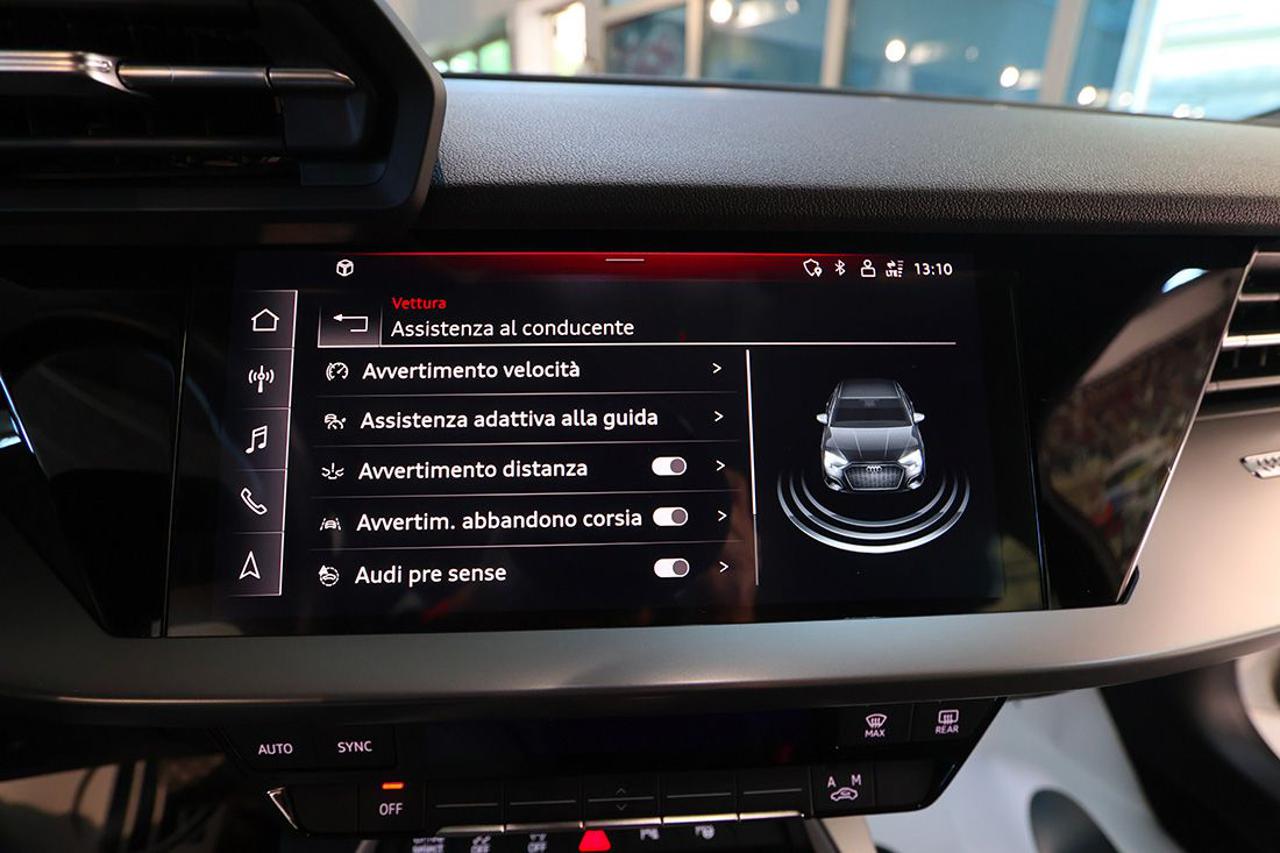 AUDI A3 30 TFSI Sedan S-Tronic S-Line - 27