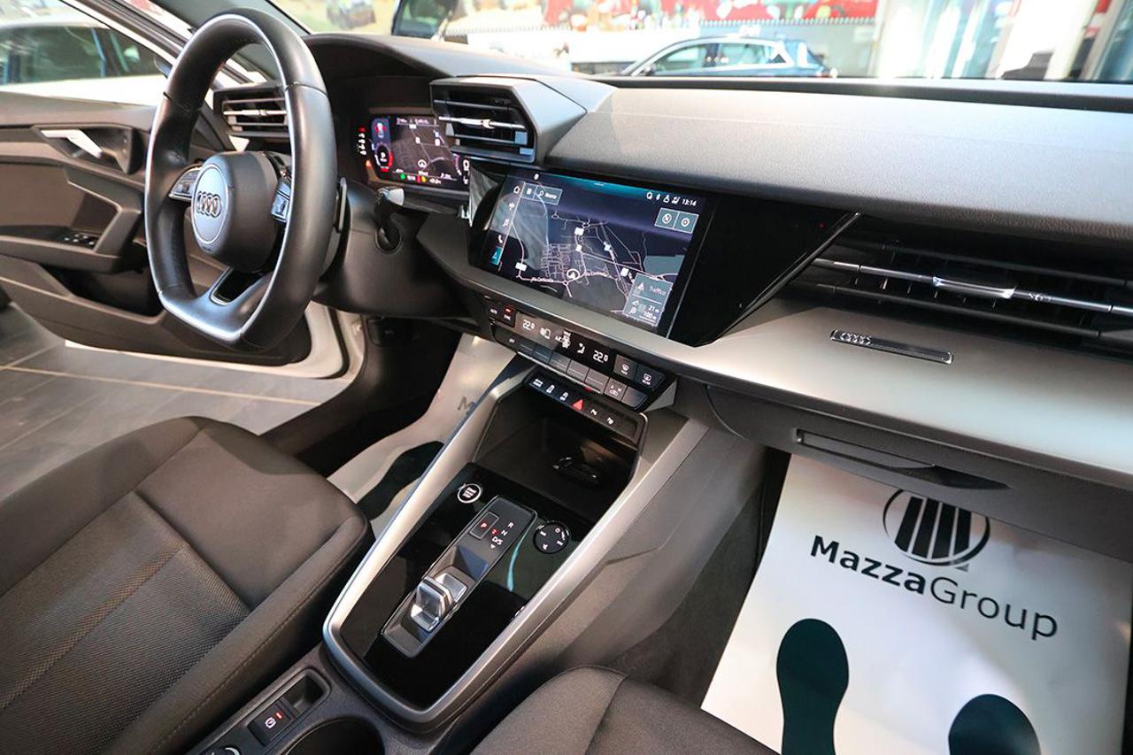 AUDI A3 30 TFSI Sedan S-Tronic S-Line - 34