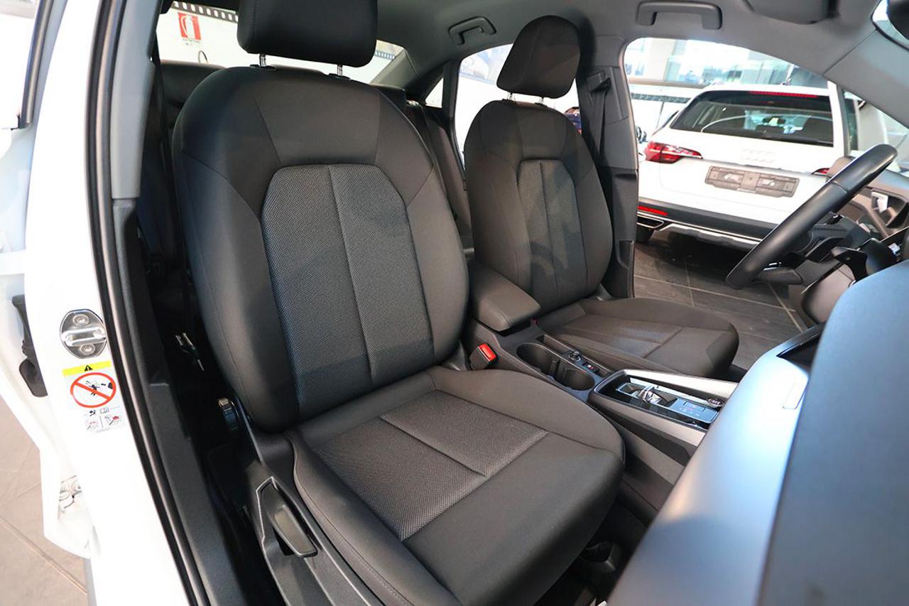 AUDI A3 30 TFSI Sedan S-Tronic S-Line - 16