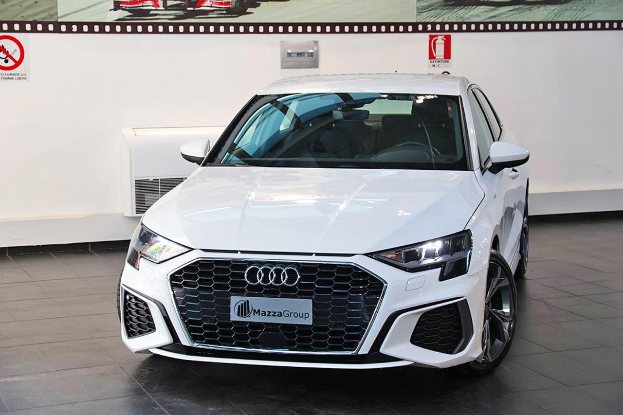 AUDI A3 30 TFSI Sedan S-Tronic S-Line - 5